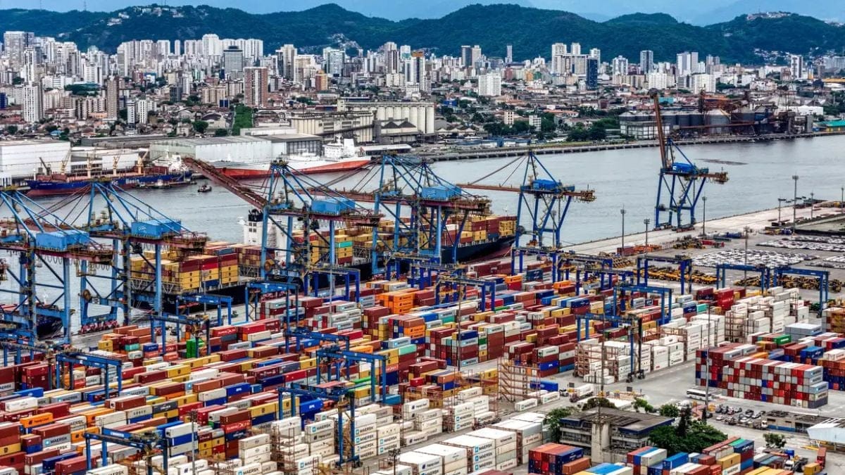 Lei autoriza R$ 15 bilhões para socorrer empresas afetadas por tarifaço dos EUA