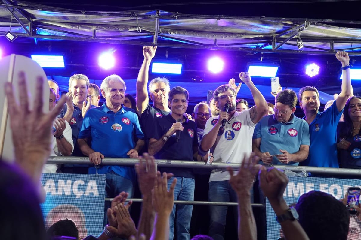 ACM Neto participa de evento lotado em Ilhéus e compara com ato esvaziado de Jerônimo em Barrocas: 'As imagens falam por si só'