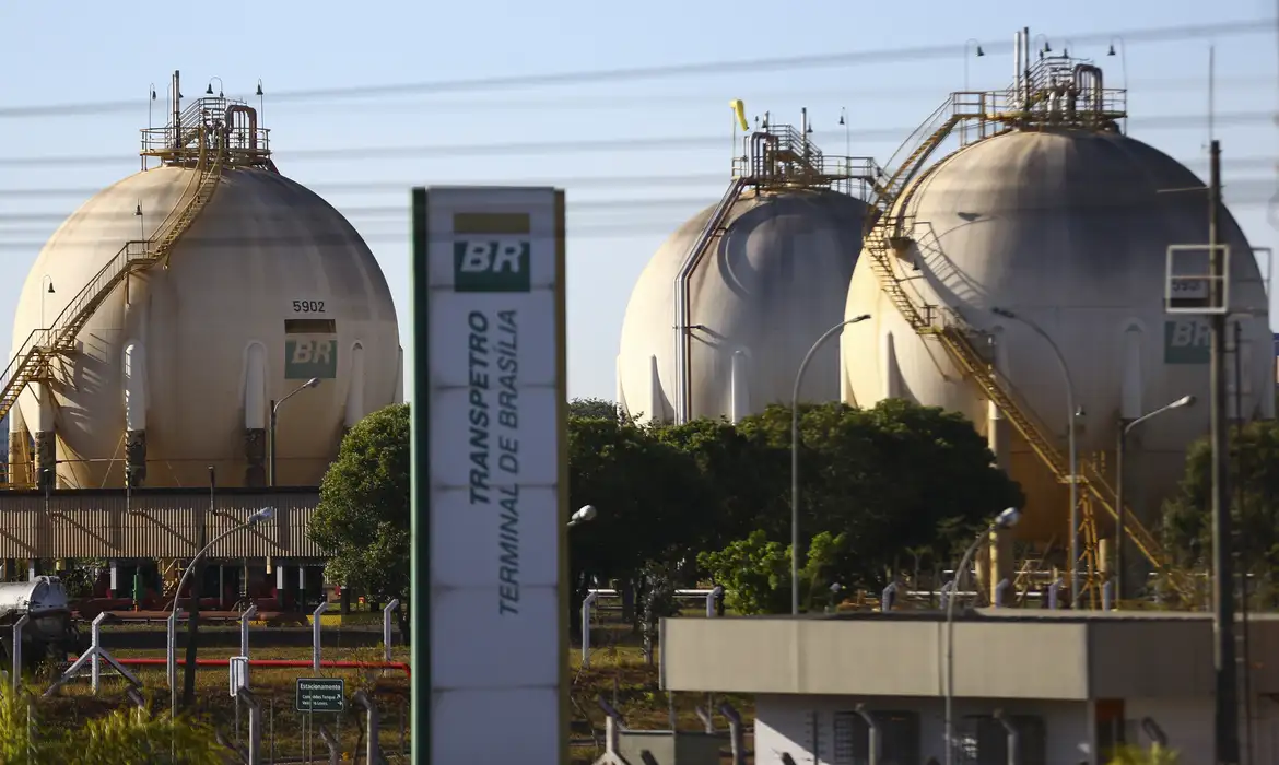 Transpetro abre concurso público com 4,1 mil vagas e salários de até R$ 15 mil