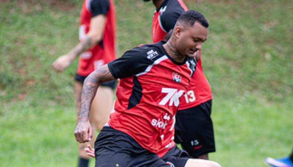 Jair Ventura comanda treino tático e ajusta Vitória para duelo com o Botafogo
