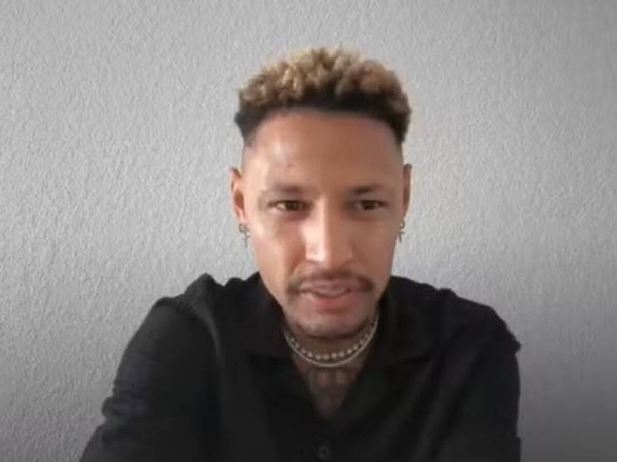 Neilton fala sobre saúde mental e revela desejo de encerrar a carreira no Vitória