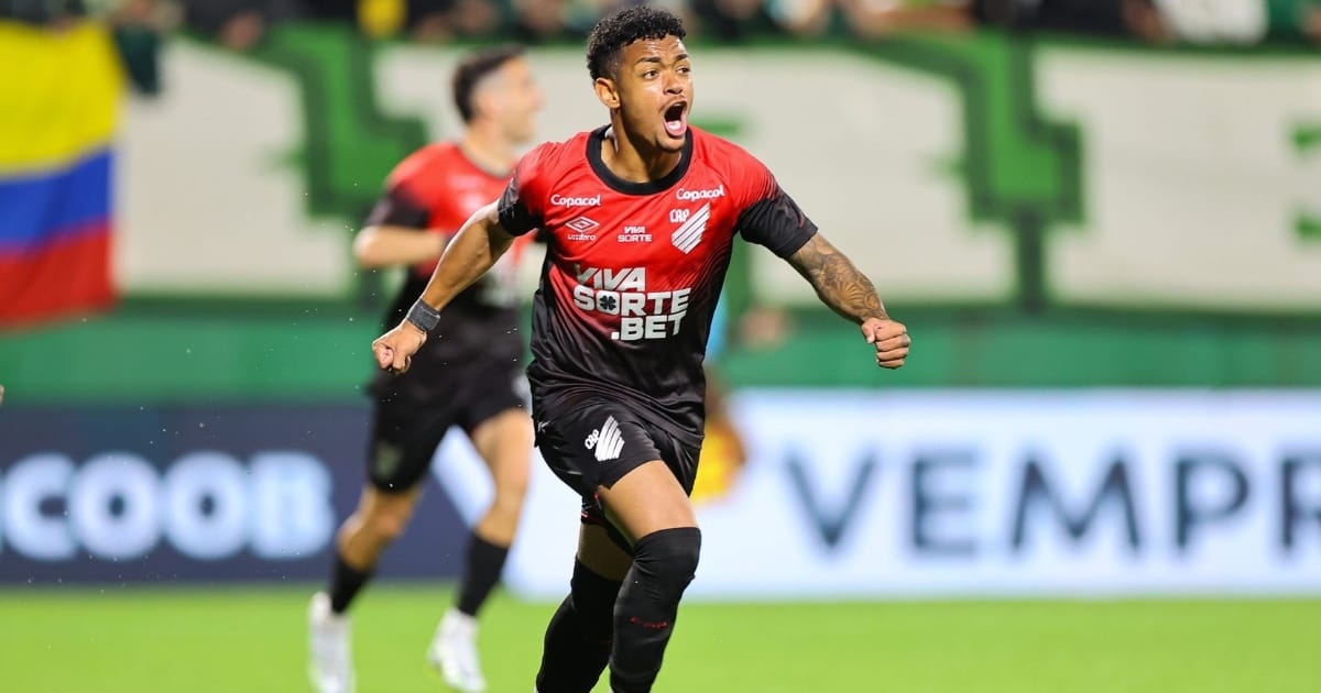 Justiça condena Léo Derik, do Athletico-PR, a 13 anos de prisão por estupro