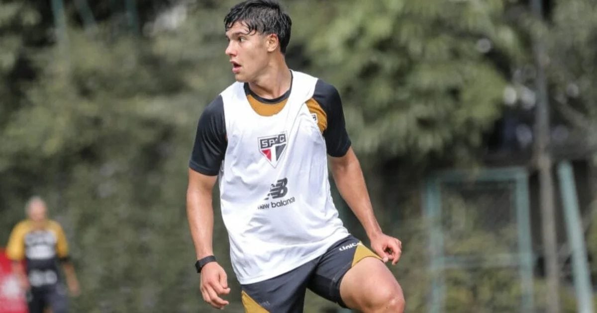 Jogador do São Paulo volta a treinar após acidente que matou idoso atropelado