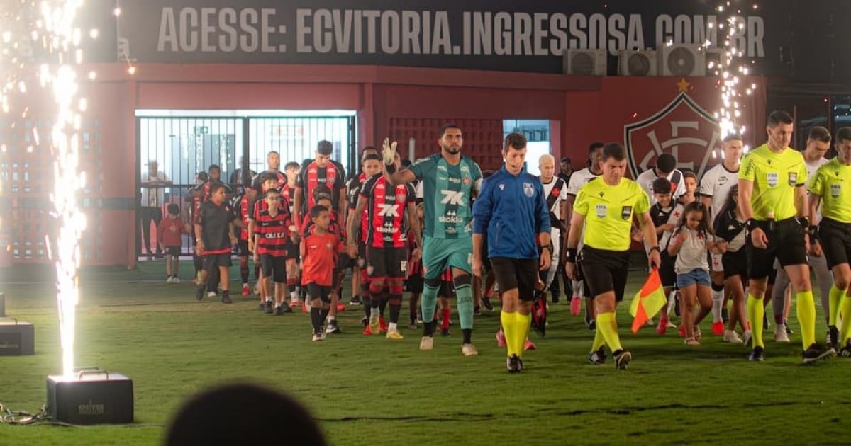 Vitória será julgado pelo STJD por bomba arremessada em jogo contra o Vasco