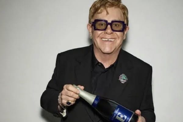 Elton John, que lidera o Rock in Rio, cantou para público hostil no festival há 15 anos