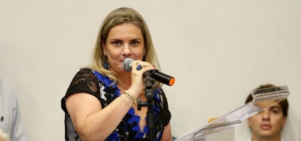 Em contrato sem licitação, presidente da Alba compra kit de contraespionagem por R$ 600 mil