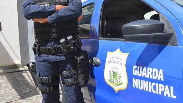 Proposta prevê que guardas municipais aposentados de todo o país mantenham a arma de serviço