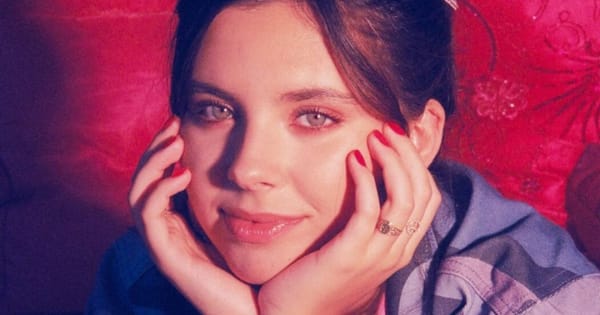 Flor Gil faz sua estreia como protagonista no teatro; confira